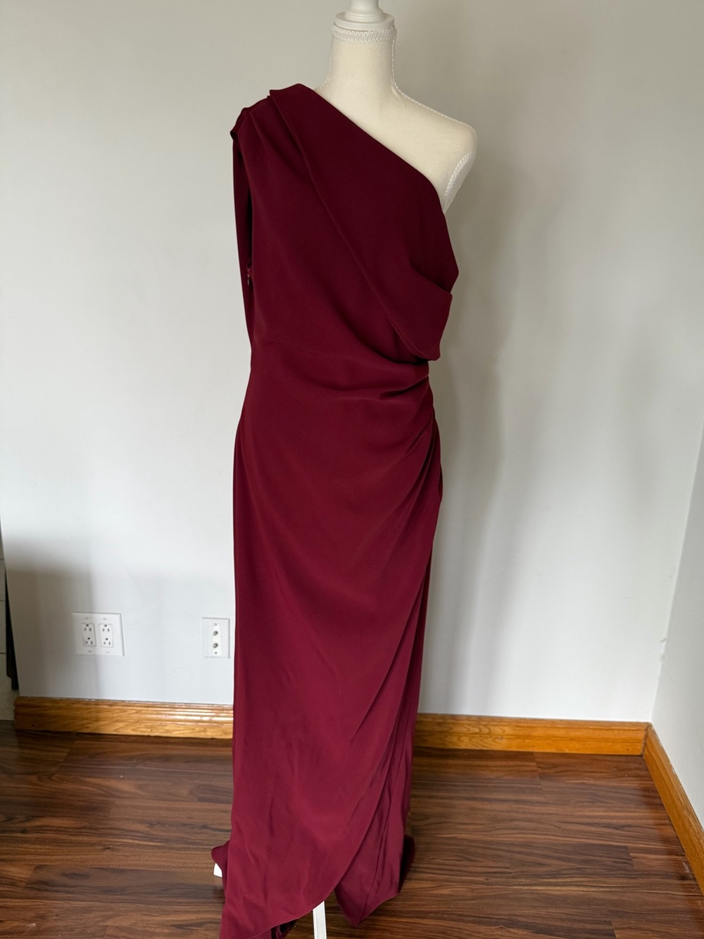 Elliatt One-Shoulder Burgundy Evening Dress with Side Slit - Picture 2 of 4